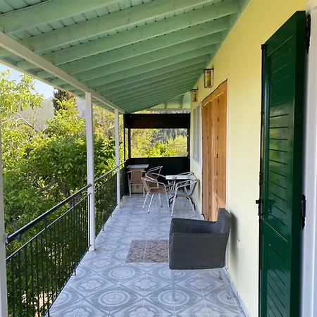 Thalia's Mountain View Apartment *